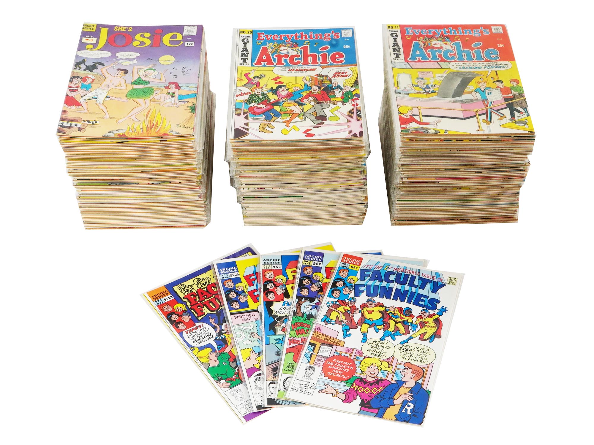 LARGE COLLECTION OF ARCHIE ILLUSTRATION COMICS BOOKS PIC-0