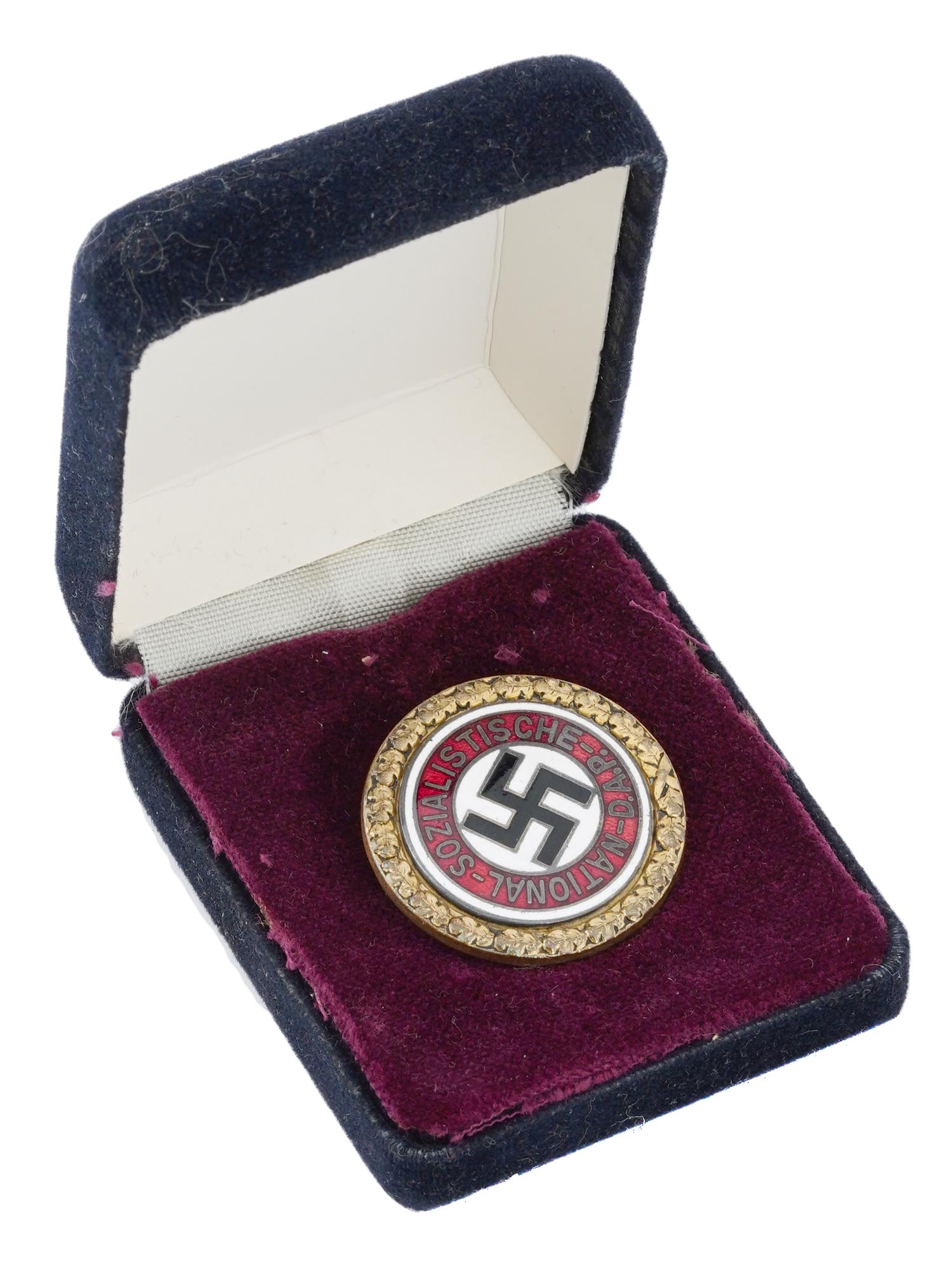 GERMAN WWII GOLDEN PARTY BADGE PIC-0