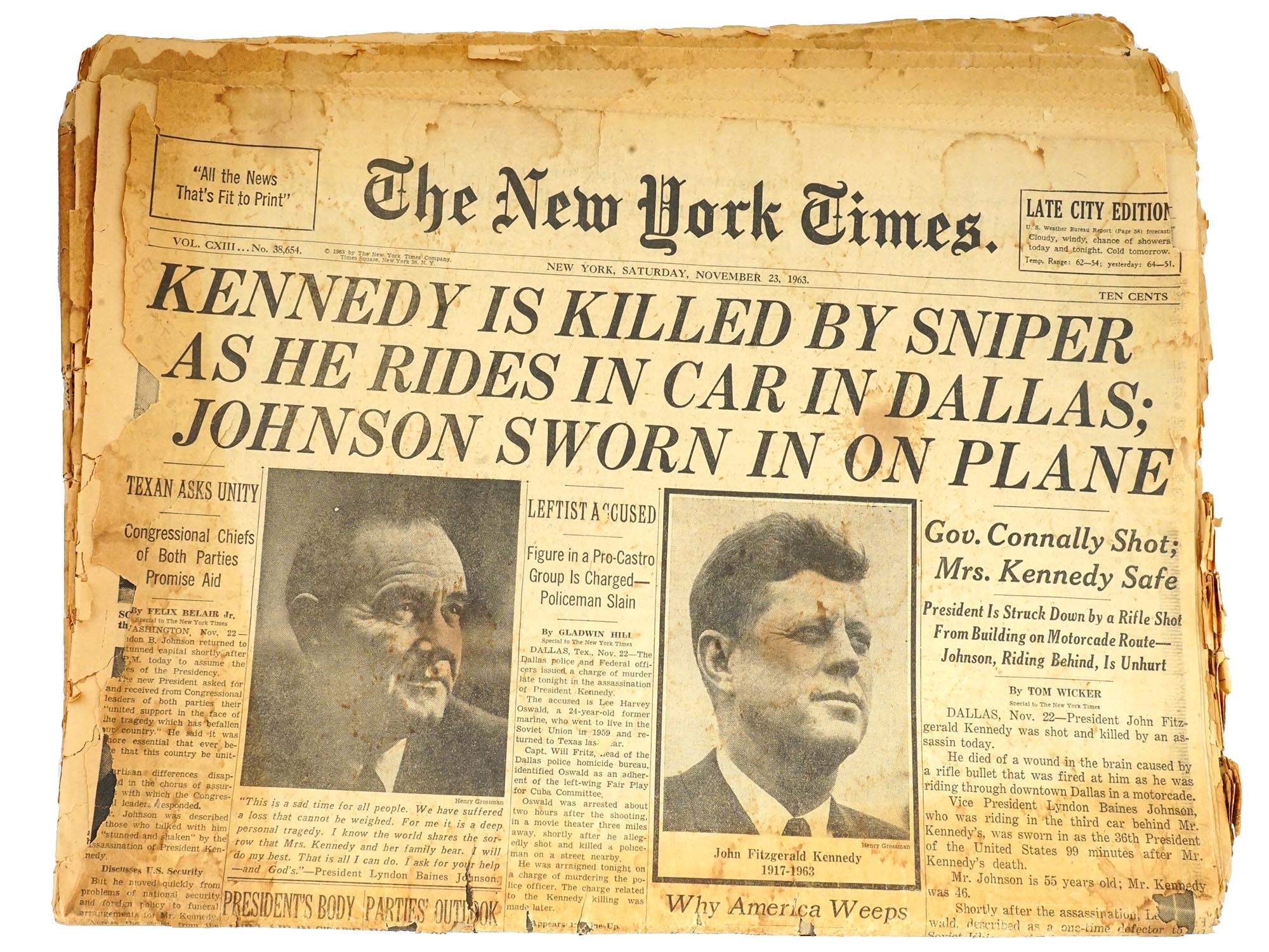 NEWSPAPERS REPORTING KENNEDY ASSASSINATION 1963 PIC-1