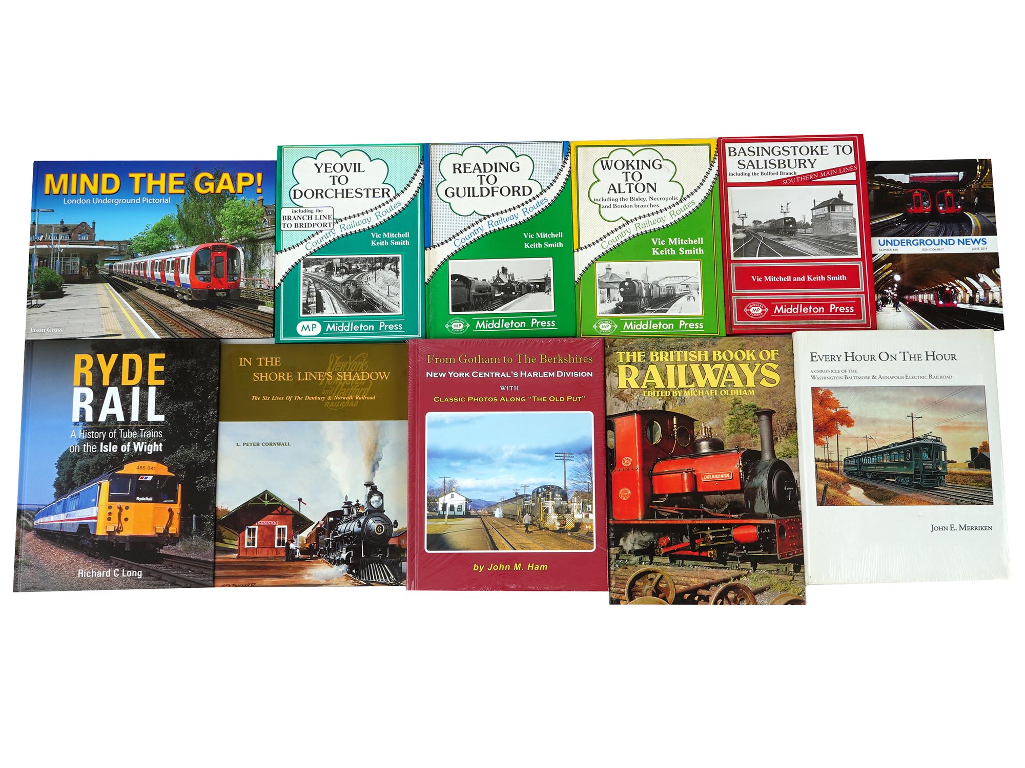 LOT OF ENGLISH RAILWAY TRANSPORT BOOKS AND ALBUMS PIC-0