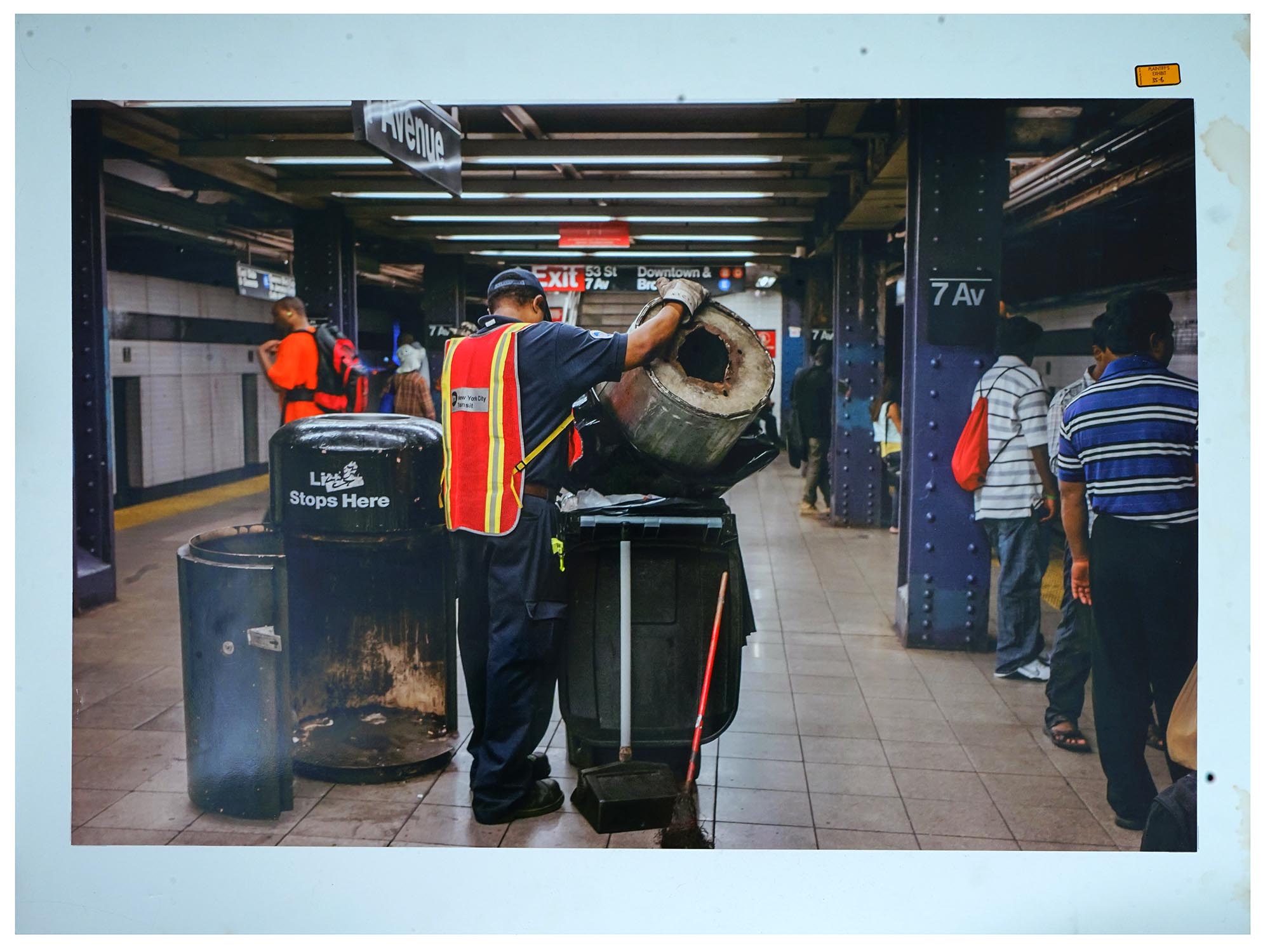 LARGE SCALE AMERICAN NYC SUBWAY EXHIBITION PHOTO PIC-0