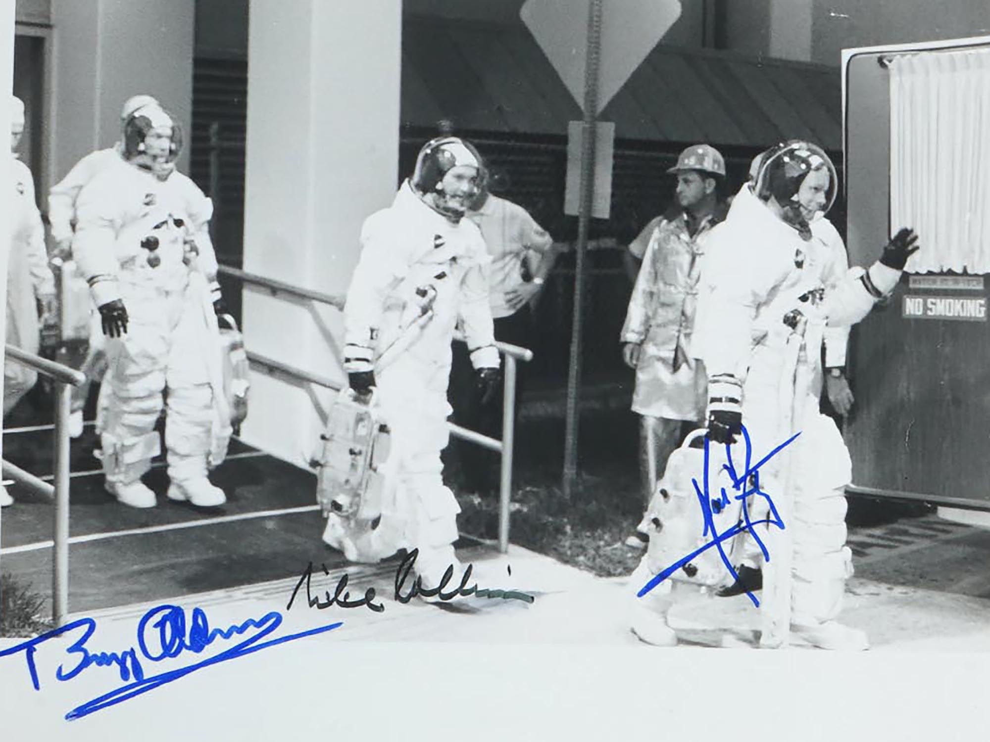 1969 PHOTOGRAPH OF APOLLO 11 CREW WITH AUTOGRAPHS PIC-1