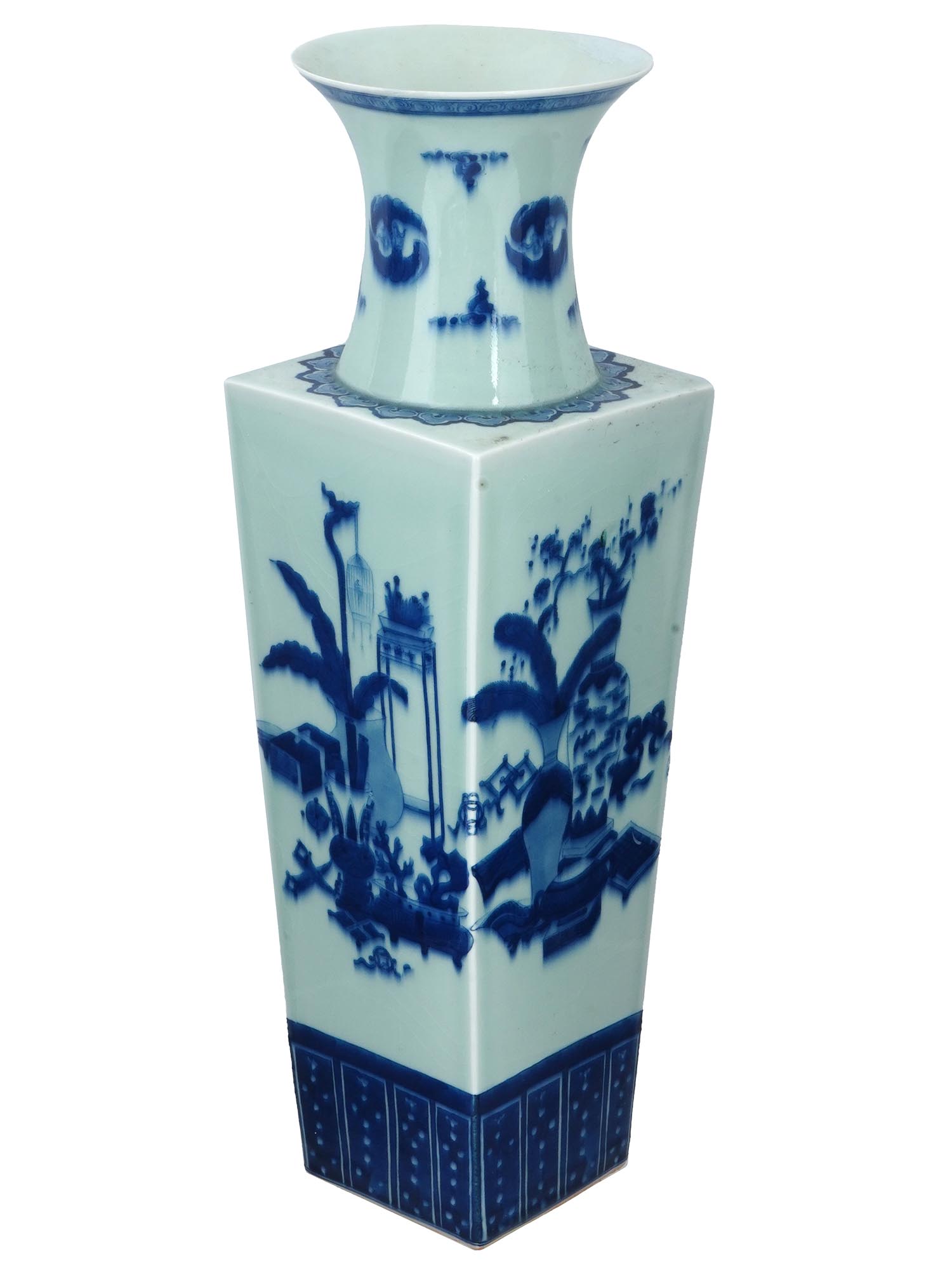 UNUSUAL ANTIQUE CHINESE BLUE AND WHITE PORCELAIN VASE PIC-0