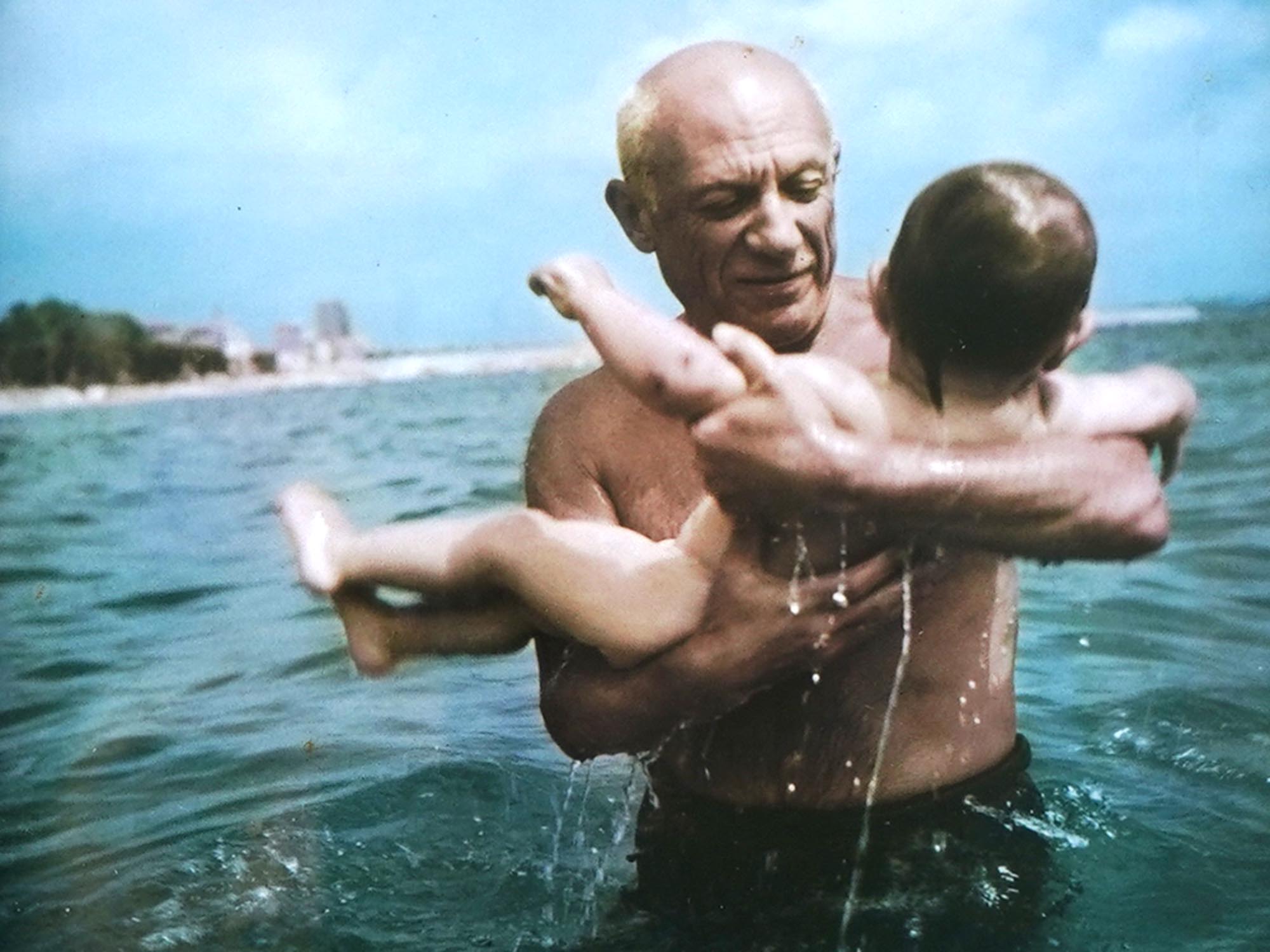 PABLO PICASSO WITH HIS SON PHOTO BY ROBERT CAPA PIC-2