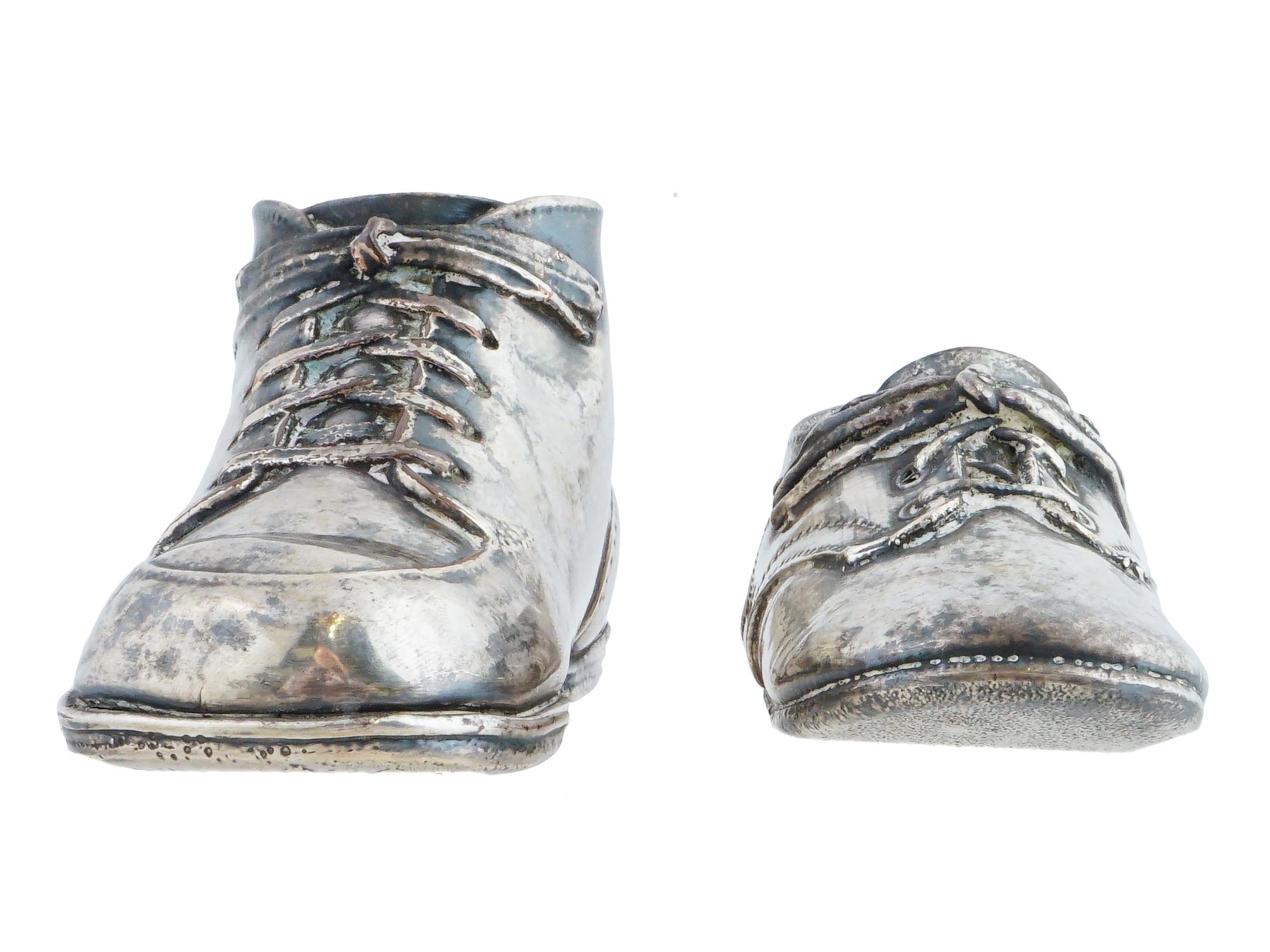 PAIR OF EUROPEAN SILVER PLATED BABY SHOES DESK DECOR PIC-2