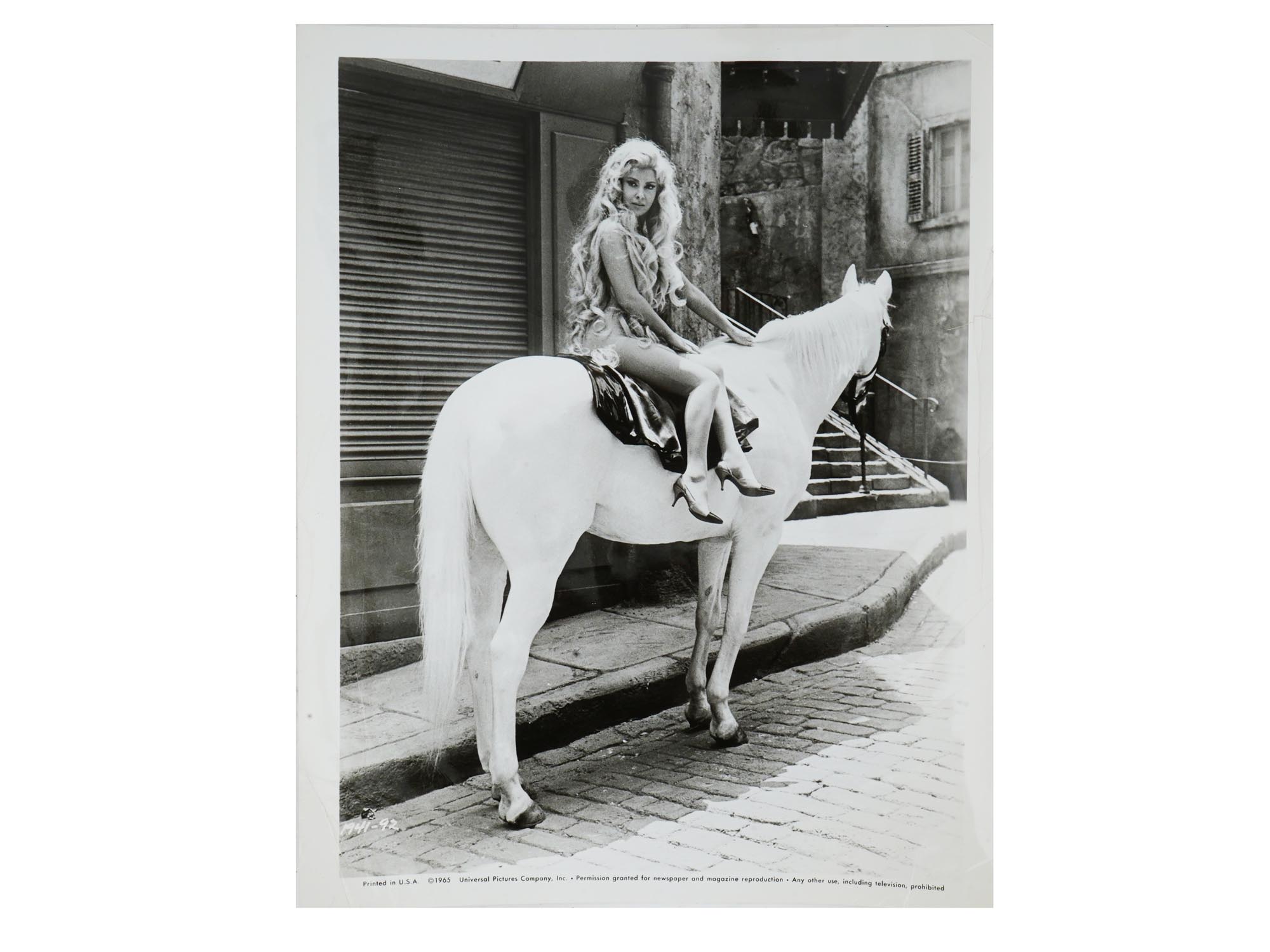 1965 PHOTOGRAPH OF GINA LOLLOBRIGIDA ON HORSEBACK PIC-0