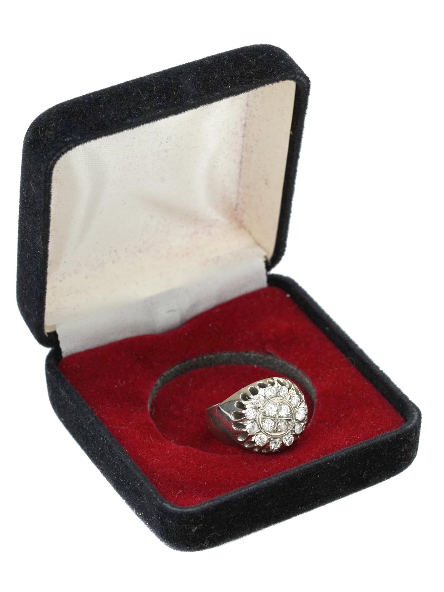 VINTAGE 18K WHITE GOLD DIAMOND CLUSTER RING PIC-0