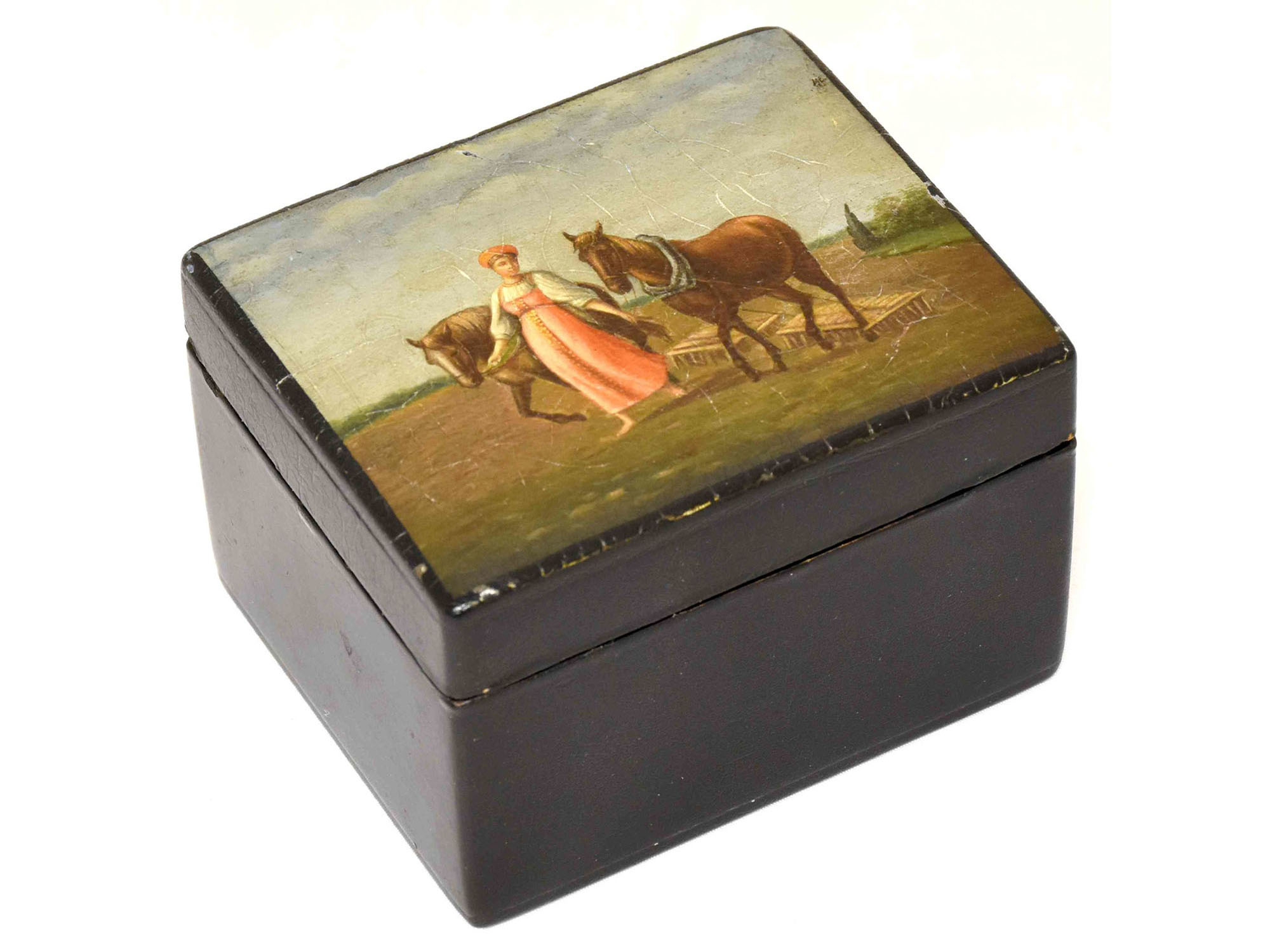 ANTIQUE RUSSIAN LACQUERED TRINKET BOX W PAINTING PIC-0