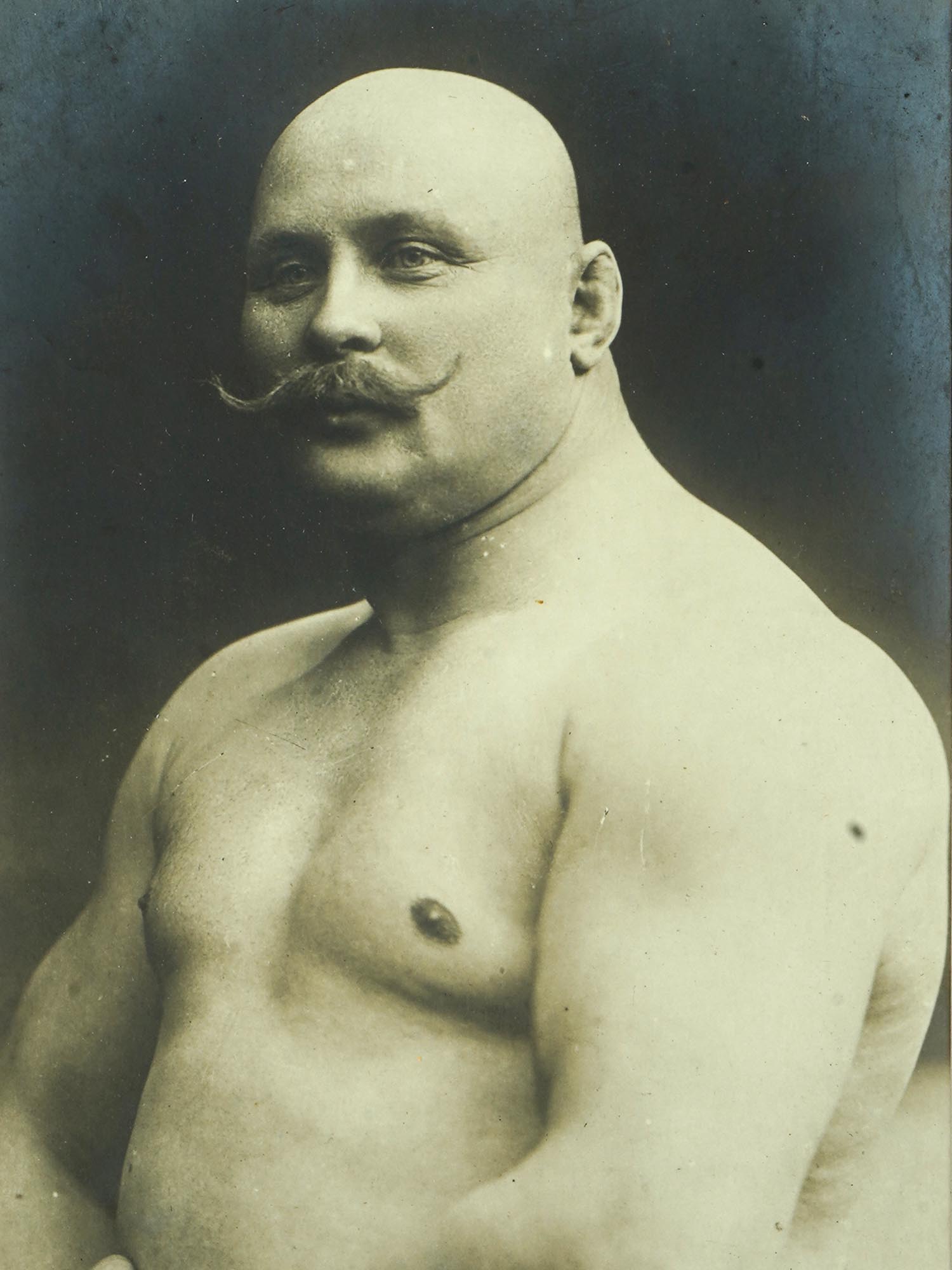 ANTIQUE RUSSIAN PORTRAIT PHOTO OF FAMOUS WRESTLER PIC-1