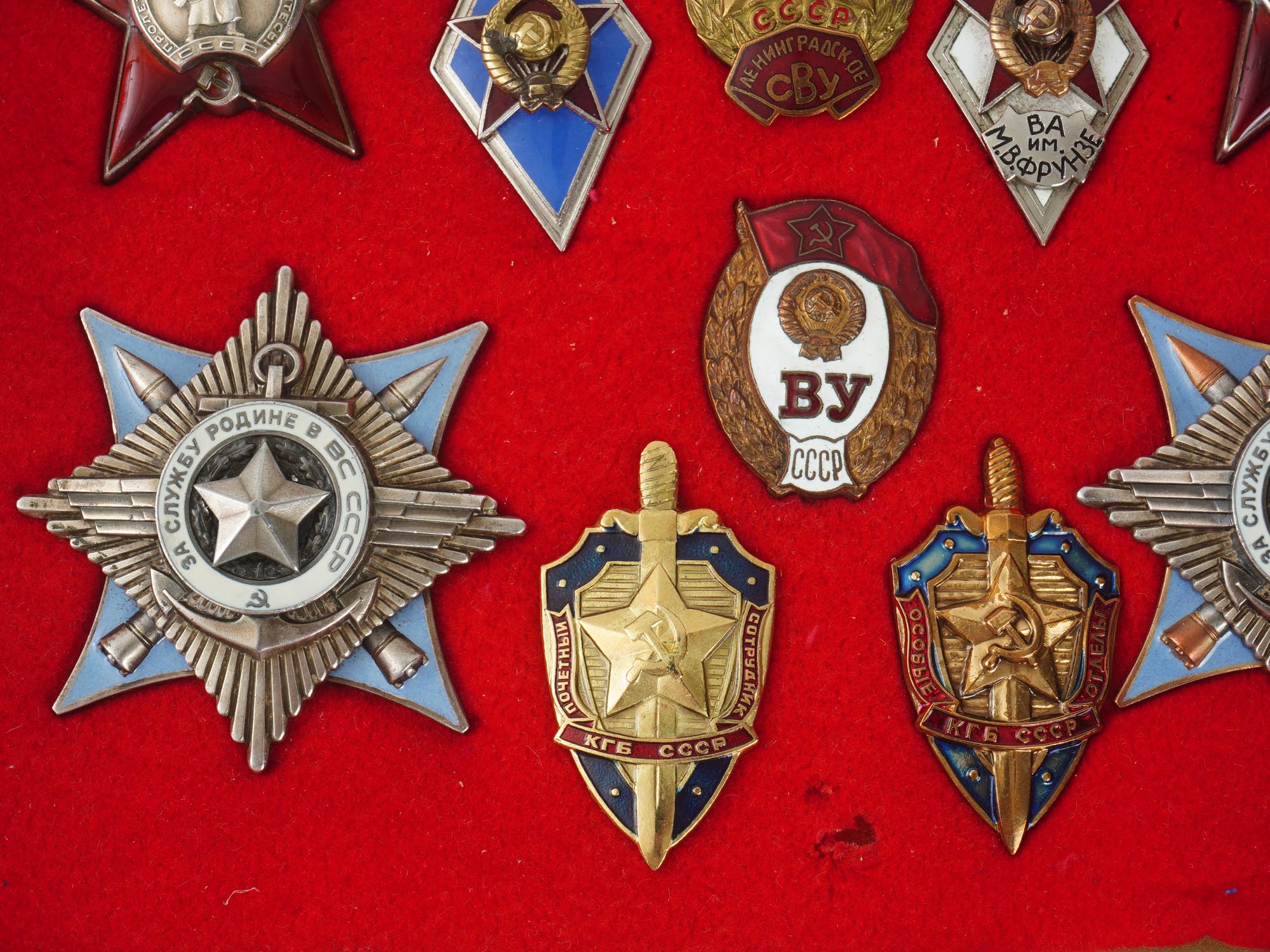 VINTAGE RUSSIAN SOVIET MEDALS AND MILITARY INSIGNIAS PIC-4