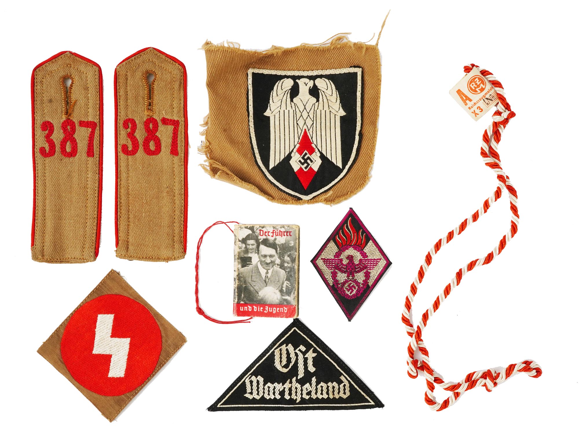 WWII GERMAN MILITARY PATCHES AND SHOULDER STRAPS PIC-0