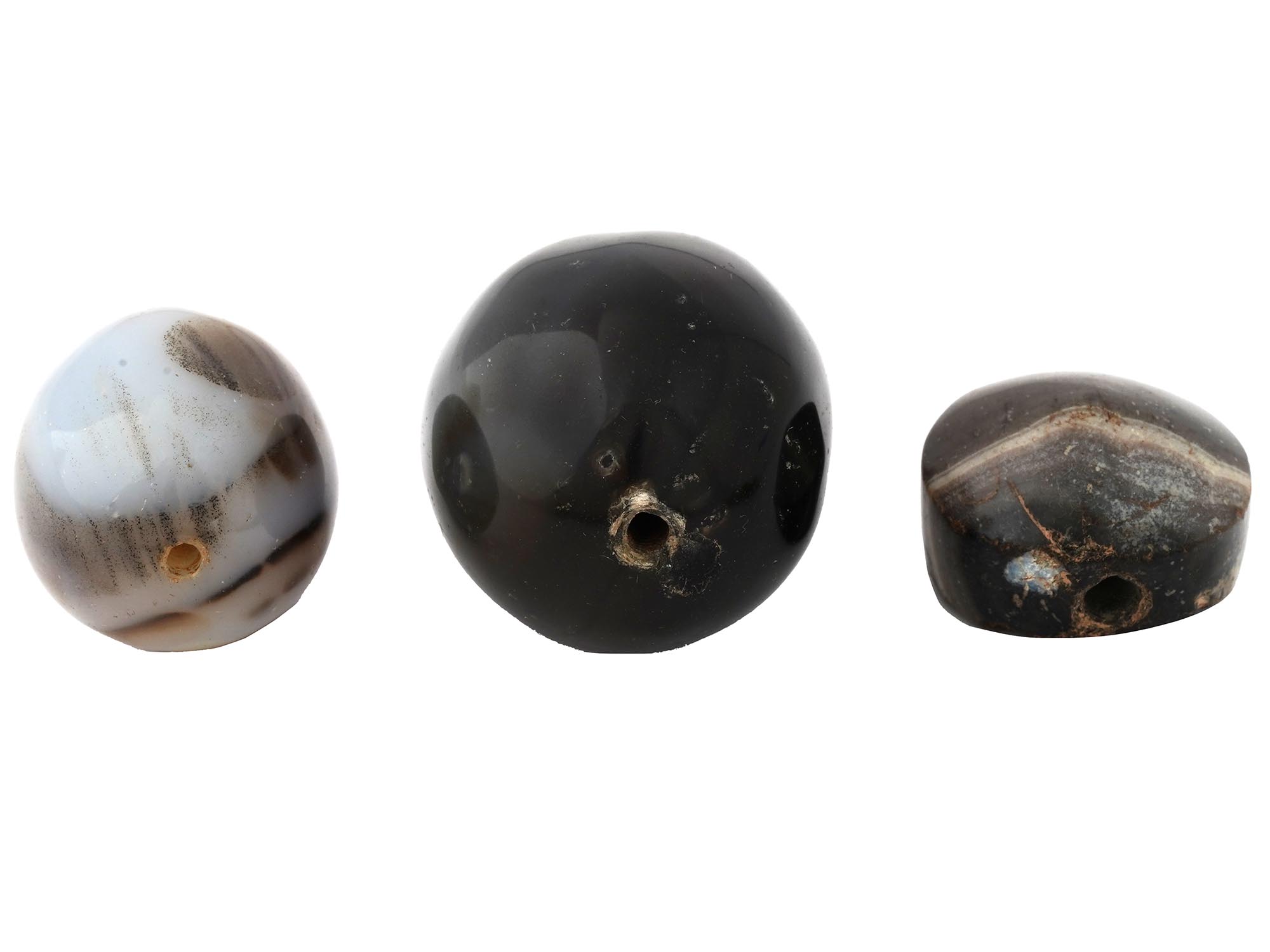 ANCIENT CARVED AGATE BEADS OF VARIOUS SIZES AND COLORS PIC-4