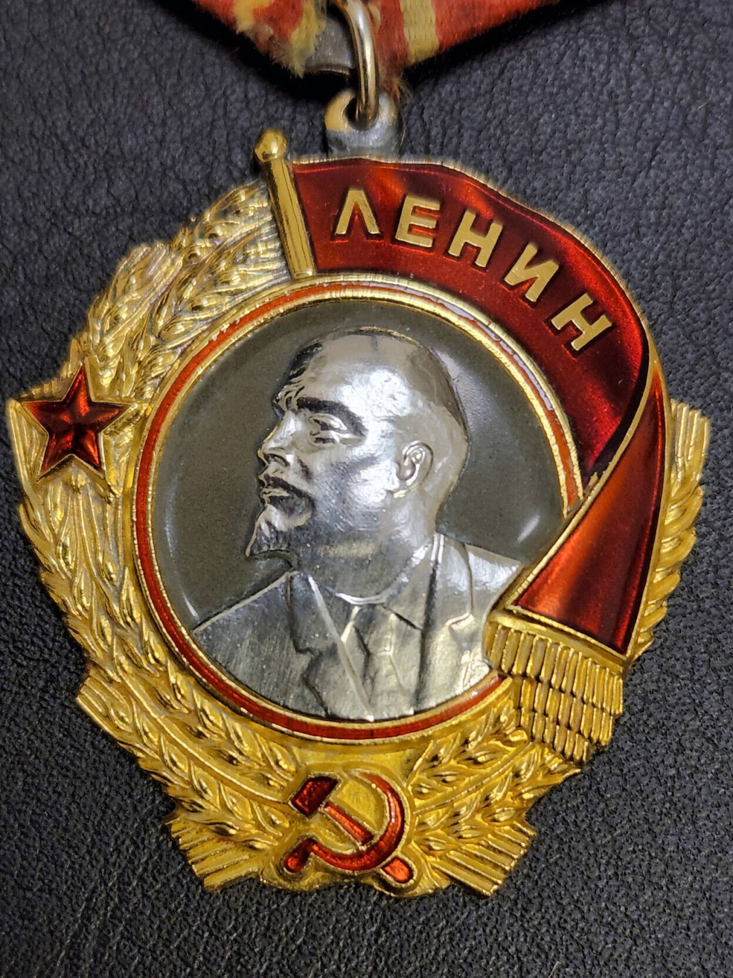 ORDER OF LENIN WITH DOCS RARE BADGES IN GOLD AND PLATINUM PIC-1