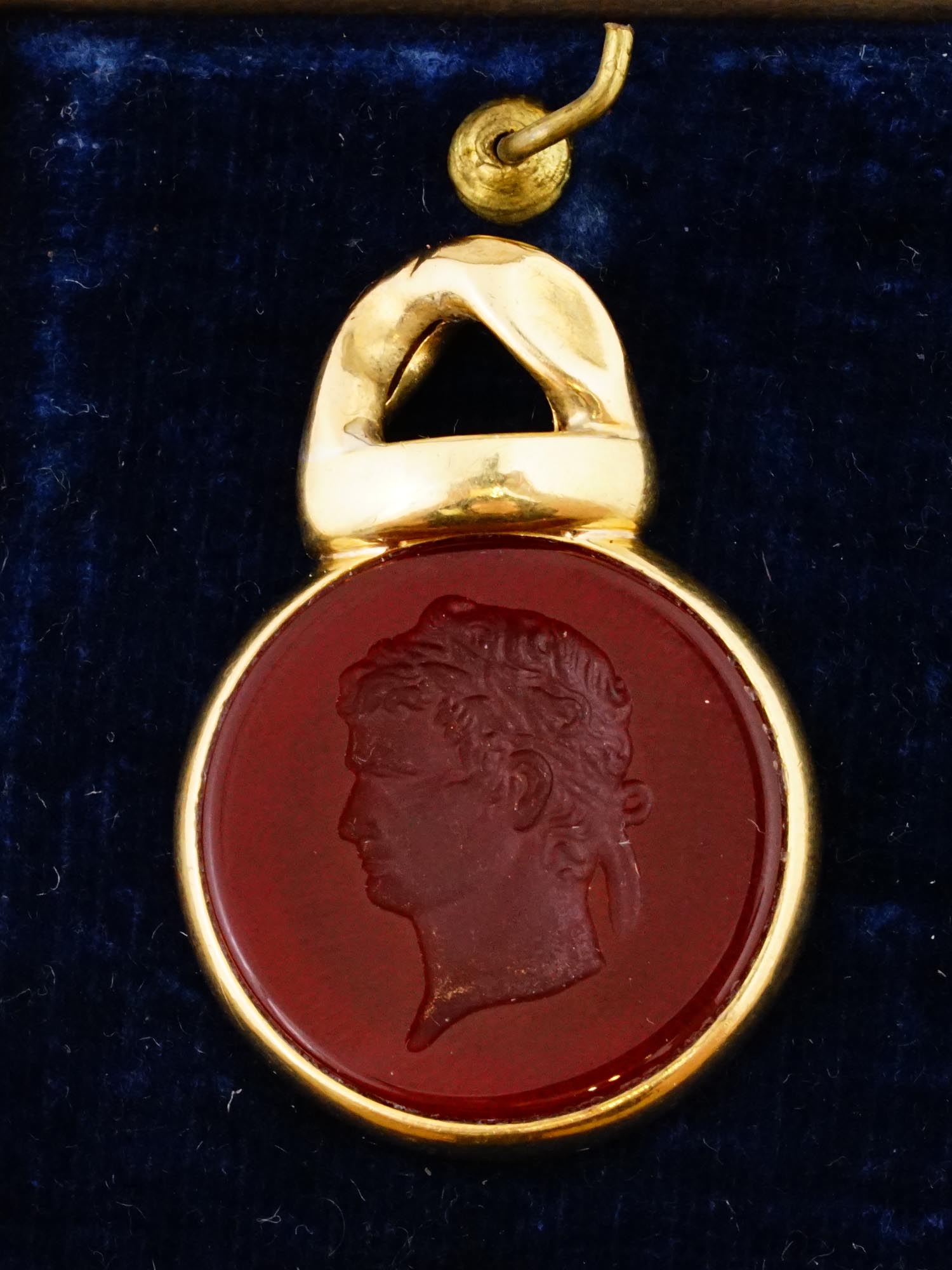 ANTIQUE GRAND TOUR 18K GOLD CARNELIAN INTAGLIO PENDANT PIC-1