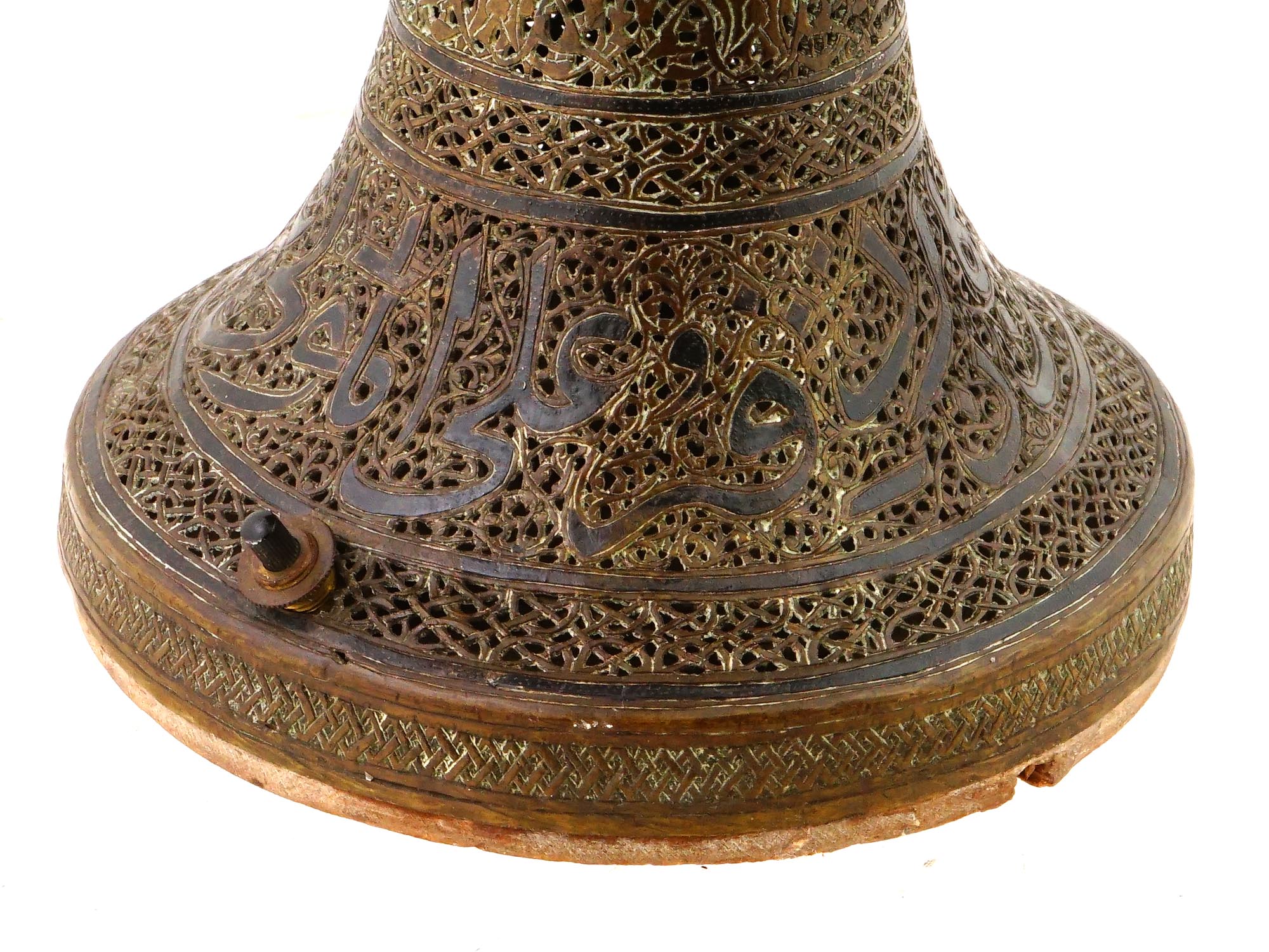 ANTIQUE ISLAMIC OPENWORK SILVER INLAID FOOTED LAMP PIC-8