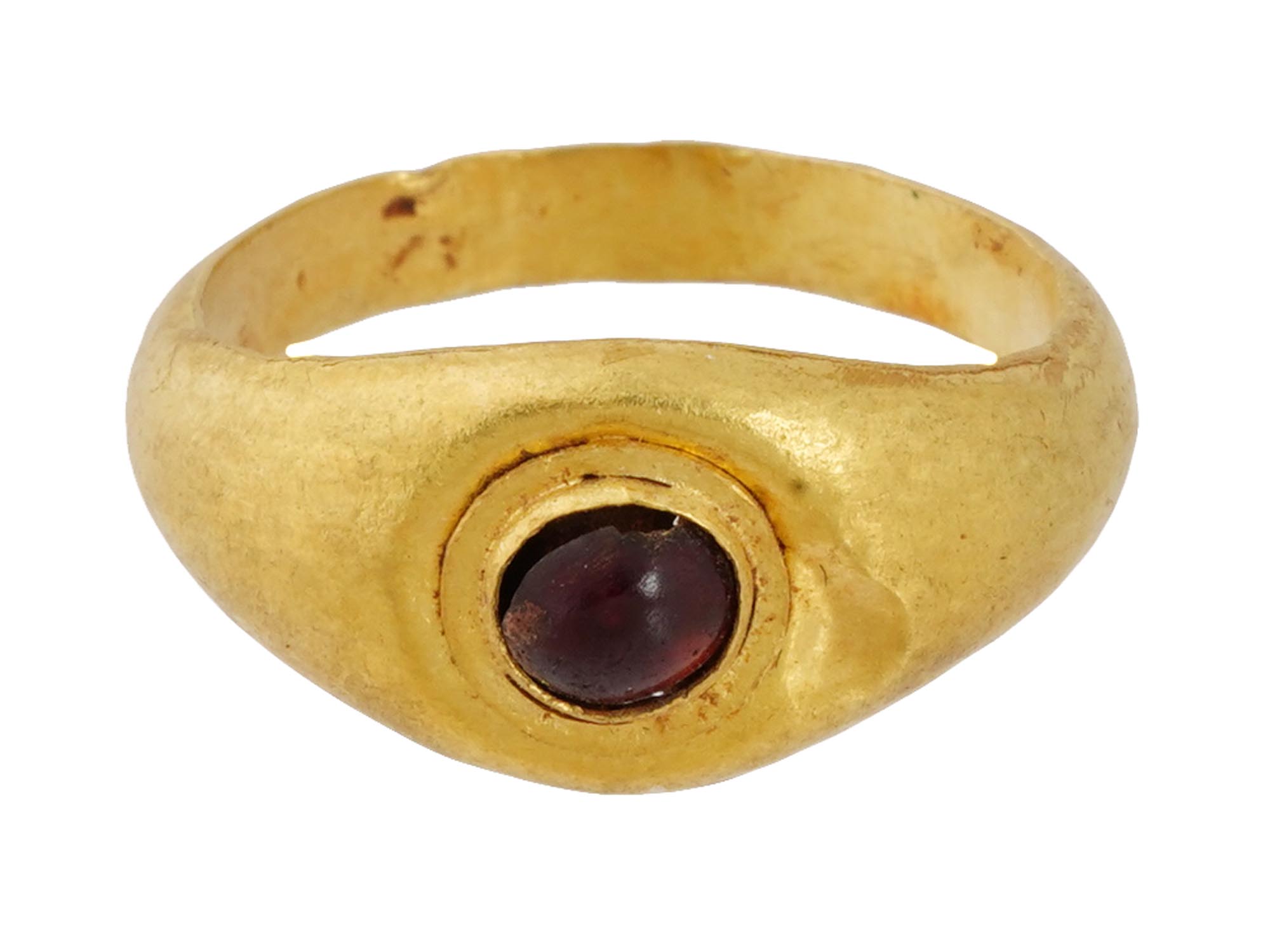 ANCIENT ROMAN GOLD RING WITH GARNET STONE PIC-0