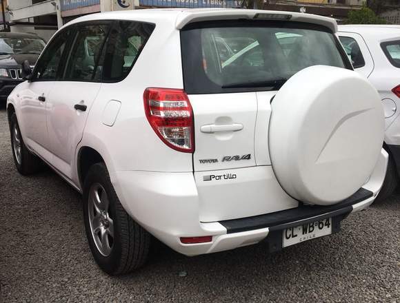 Vendo Toyota RAV4 4*2, año 2011