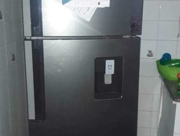 Se vende Refrigeradora whirpool 11FT