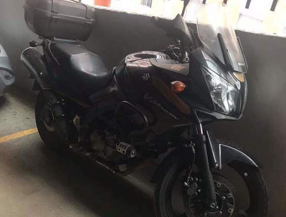 Susuki V-STROM  Modelo 2011 34000 Kms 