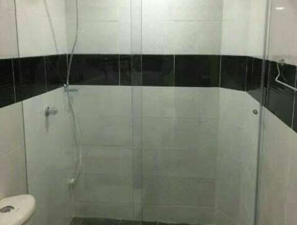 DIVISIONES PARA BAÑO EN VIDRIO