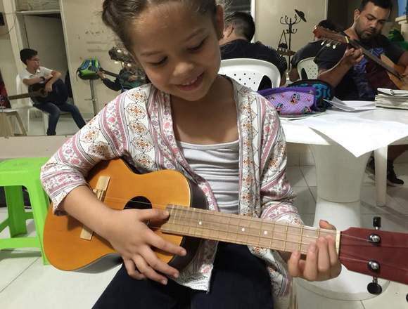 CLASES DE GUITARRA, UKELELE, ORGANETA