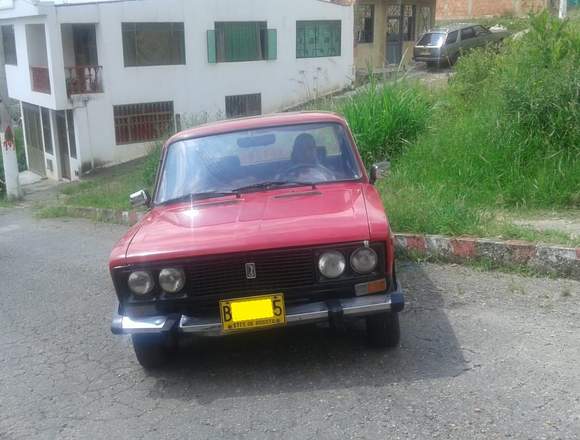 Excelente Automóvil Lada 1.600 siempre particular