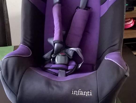 Autoasiento marca infanti color negro