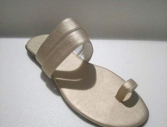 sandalias hechas en semi cuero