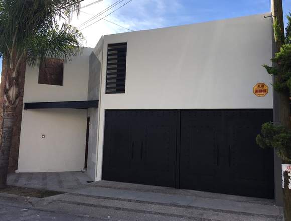 CASA EN VENTA RECIEN REMODELADA 