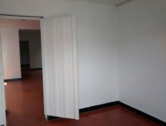 Vendo casa con dos apartamentos 