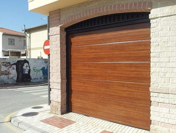 PUERTAS LEVADIZA VELASQUEZ