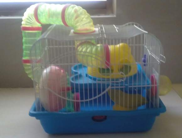 CASA PARA HAMSTER con accesorios.