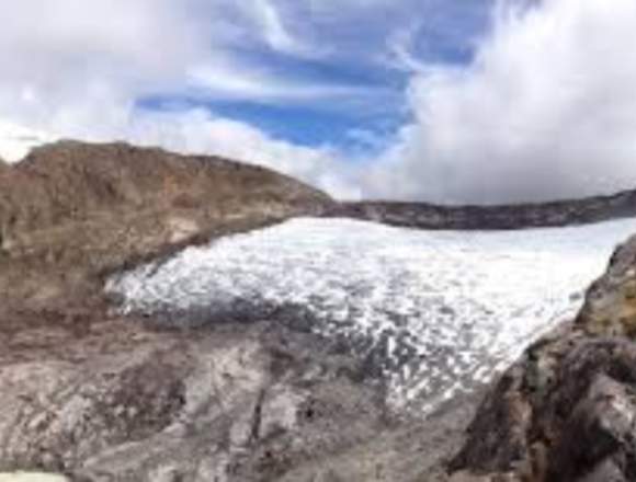 Escala hasta la cima del nevado