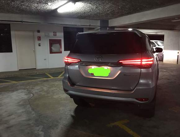 Vendo Fortuner 2017 modelo dubai 