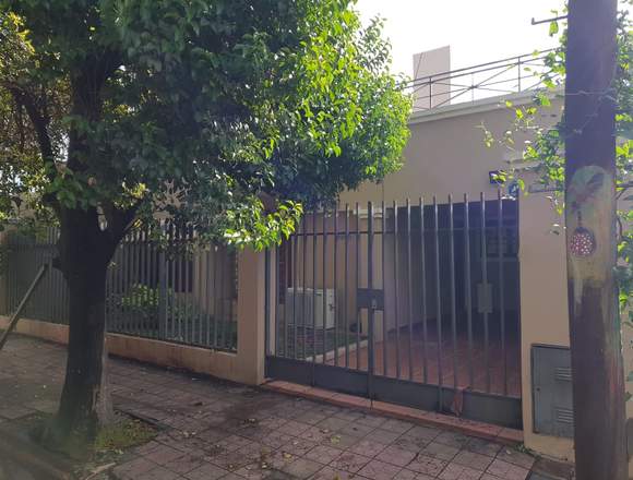 Casa de 2 plantas a 7 cuadras del Paseo del Jockey