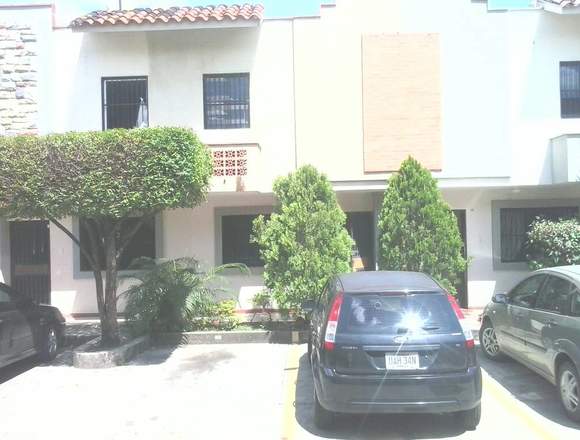 En venta bello Town House