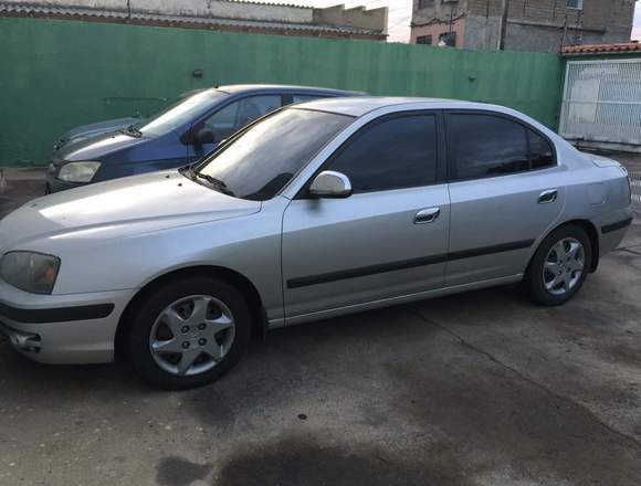 SE VENDE ELANTRA 2011.