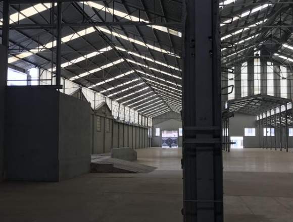 Nave Industrial, con vía ferria, total 9 bodegas 