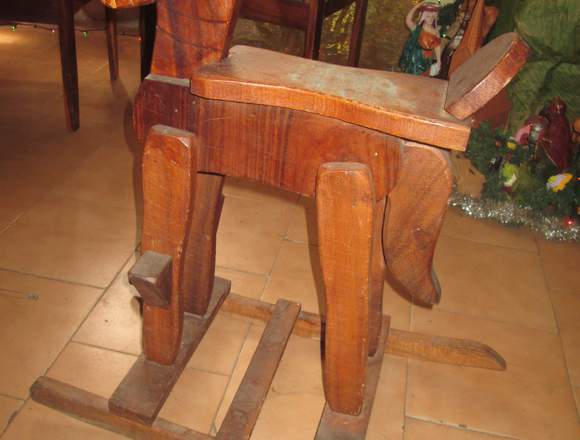 CABALLO DE MADERA MECEDOR