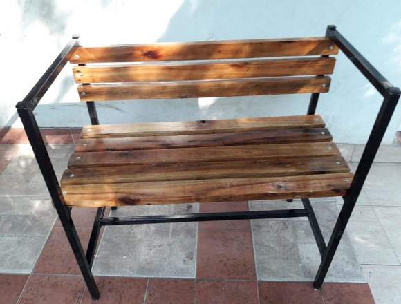 Sillon de madera y hierro 