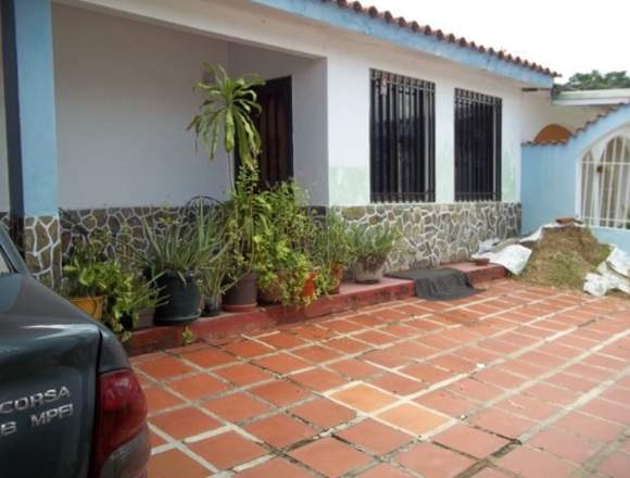 Vendo Amplia y cómoda casa en La Esmeralda Maracay