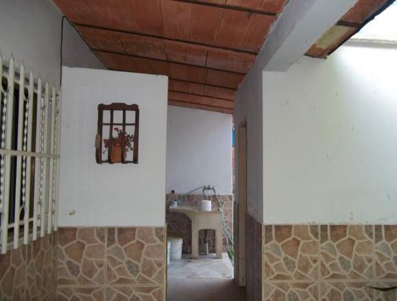 Casa en Venta en Terreno De 864mts2 R4, El Limón