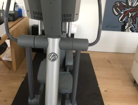 CLUB SERIES ELLIPTICAL CROSS-TRAINER(Segunda Mano)