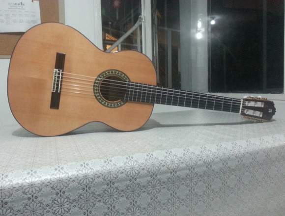 SE VENDE GUITARRA CLÁSICA ESPAÑOLA ALHAMBRA 5P 