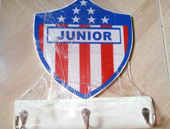 Percheros con diseño Juniorista