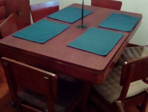 Juego de. Comedor de madera