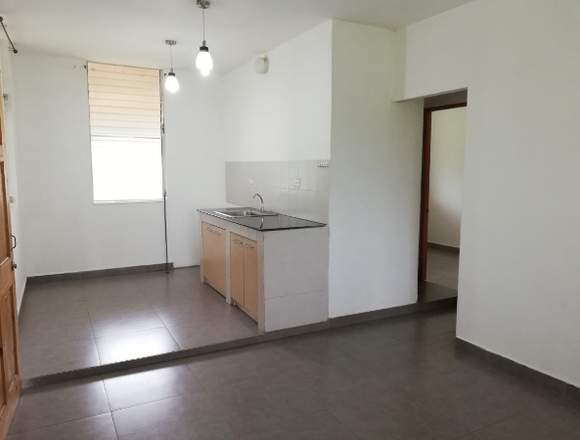 Se alquila cómodo apartamento