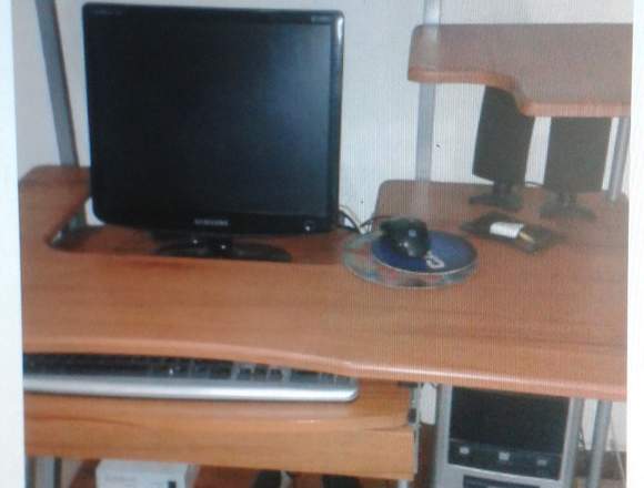 EN VENTA MUEBLE PARA COMPUTADORA