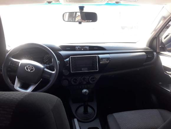 Vendo Toyota Hilux Dx 4x2 Doble cabina modelo 2017
