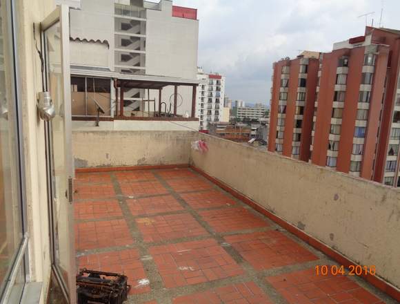 VENDO AMPLIO APTO DUPLEX PISO 5 ANT SANTOS CENTRO.